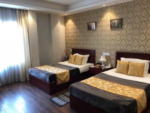 China Manor Hotel & Restaurant