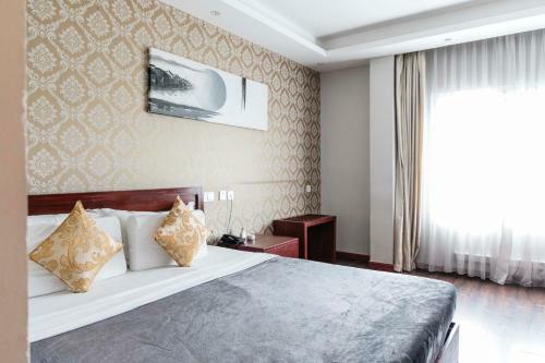 China Manor Hotel & Restaurant