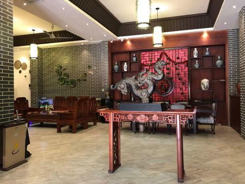 China Manor Hotel & Restaurant