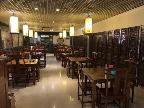 China Manor Hotel & Restaurant