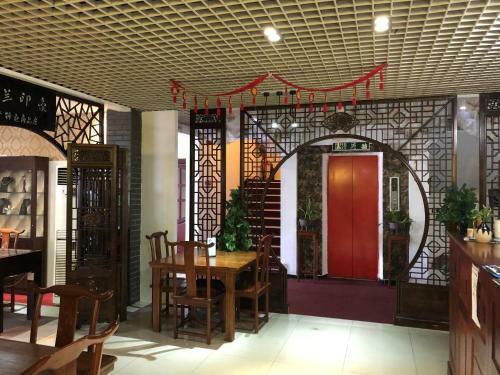 China Manor Hotel & Restaurant