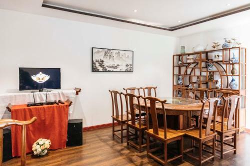 China Manor Hotel & Restaurant