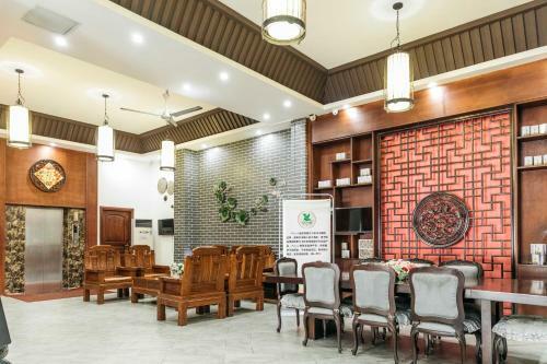 China Manor Hotel & Restaurant