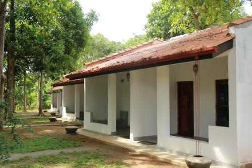 Hostal Dambulu Oya Family Park