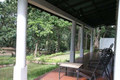 Hostal Dambulu Oya Family Park