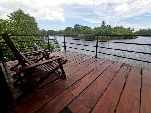 Hotel Nature Cabanas & Floating Restaurant