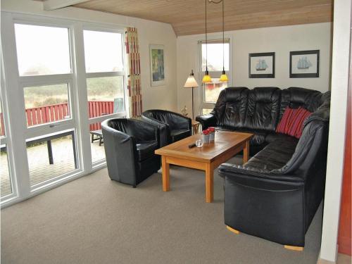 Four-bedroom Holiday Home In Blavand