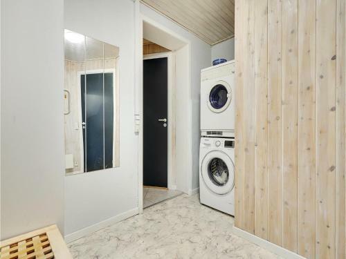 Three-bedroom Holiday Home In Blavand