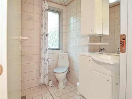 Five-bedroom Holiday Home In Blavand