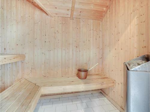 Five-bedroom Holiday Home In Blavand