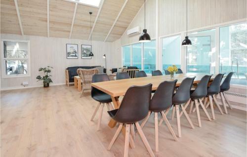Five-bedroom Holiday Home In Blavand