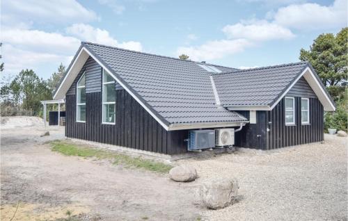 Five-bedroom Holiday Home In Blavand