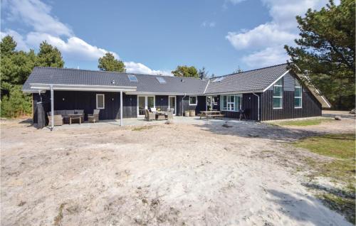 Five-bedroom Holiday Home In Blavand