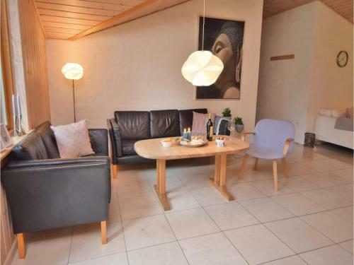 Four-bedroom Holiday Home In Blavand