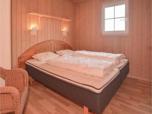 Six-bedroom Holiday Home In Blavand