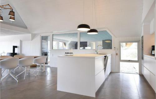 Four-bedroom Holiday Home In Blavand