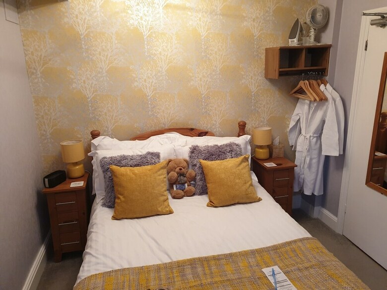 Hostal Montfort Cottage Guest House