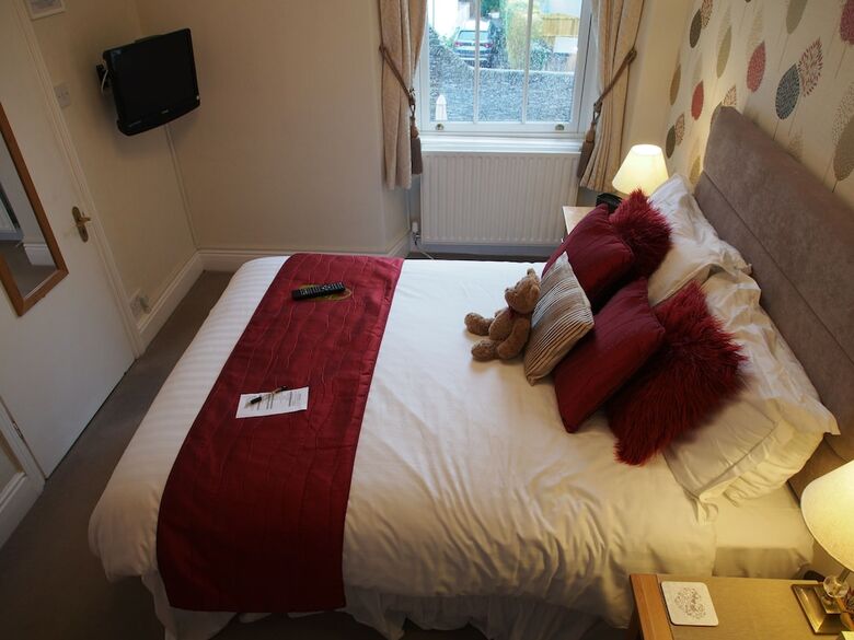 Hostal Montfort Cottage Guest House