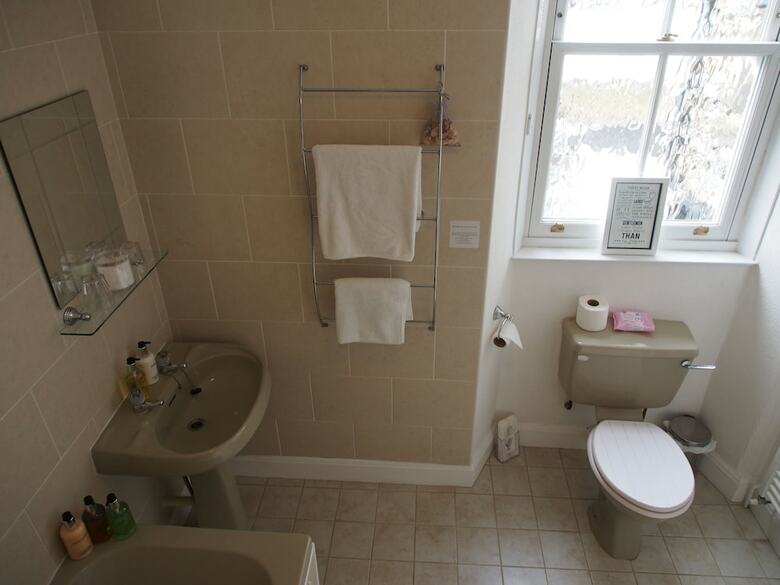Hostal Montfort Cottage Guest House