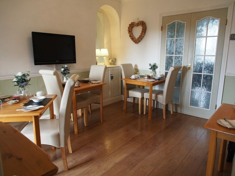 Hostal Montfort Cottage Guest House
