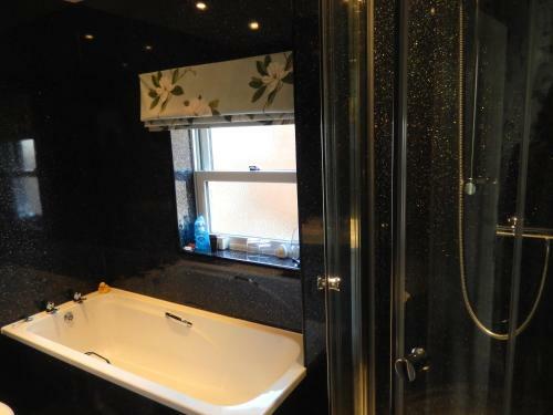 Hostal Newport Guest House