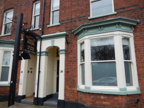 Hostal Newport Guest House