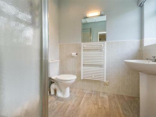 Modern Holiday Home In Llanbedrog With Private Garden