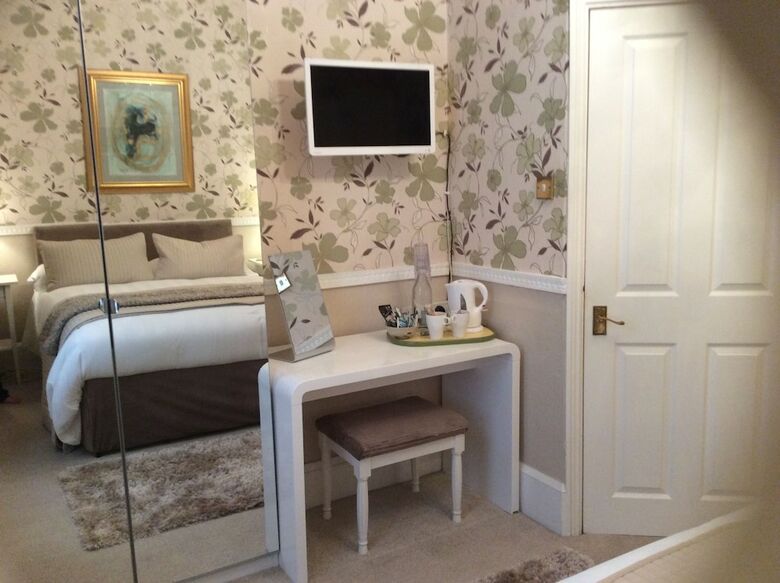 Hostal Hedley Villa Guest House