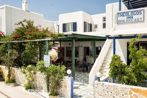 Hostal Theologos Place
