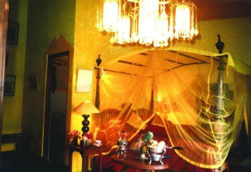 Helga's Folly Hotel (chalet Hotel Ltd)