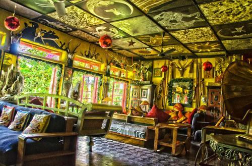 Helga's Folly Hotel (chalet Hotel Ltd)