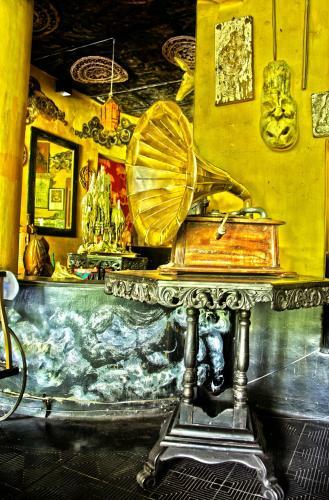 Helga's Folly Hotel (chalet Hotel Ltd)