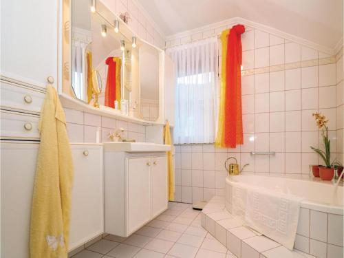 Three-bedroom Holiday Home In Mondsee