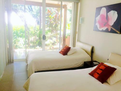 The Breeze Hotel & Villas