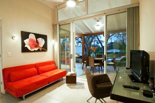 The Breeze Hotel & Villas