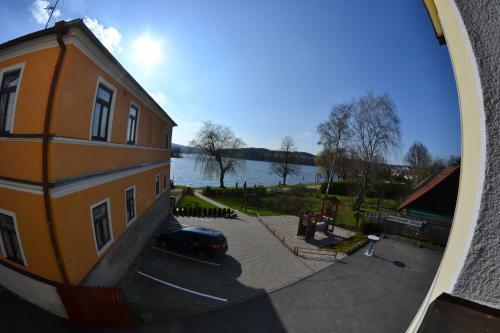 Apartm�ny U Jezera Na N�m?st�