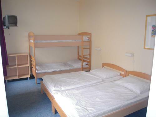 Happy Go Lucky Hotel + Hostel Sch�neberg