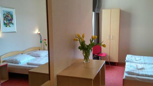 Happy Go Lucky Hotel + Hostel Sch�neberg