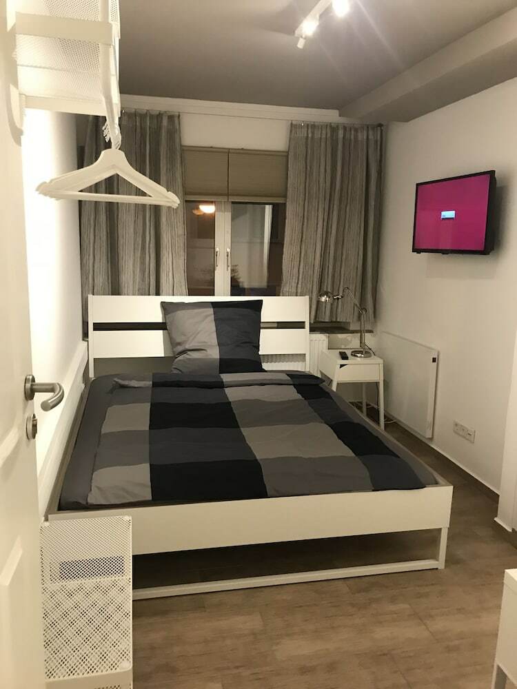Hostal Pension Bahnstrasse