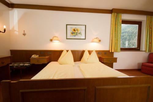 Hostal Hotel Garni Haus Sonnblick