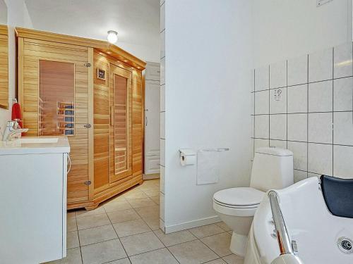 Four-bedroom Holiday Home In Humble 6