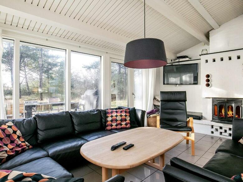 Six-bedroom Holiday Home In Humble