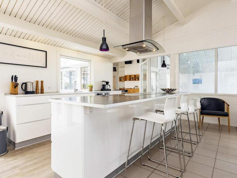 Six-bedroom Holiday Home In Humble