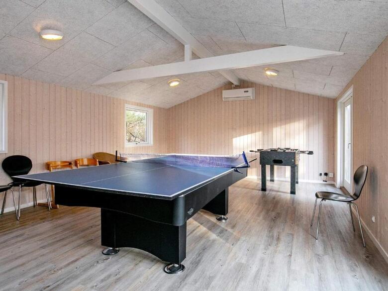 Six-bedroom Holiday Home In Humble