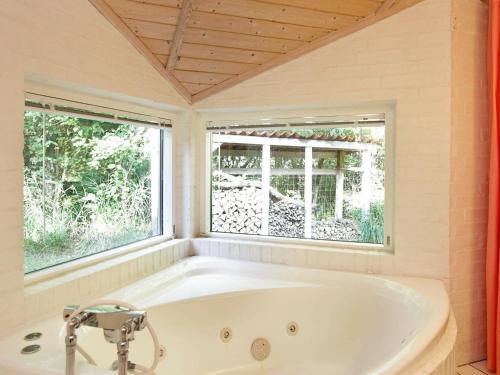 Five-bedroom Holiday Home In Humble 1