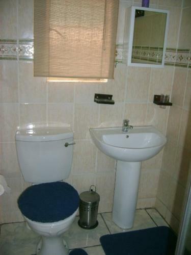 Hostal All Are Welcome Guest House