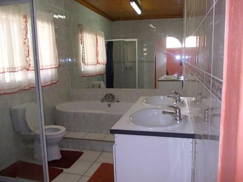 Hostal All Are Welcome Guest House