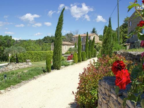 Beautiful Villa In Apt With Private Swimming Pool