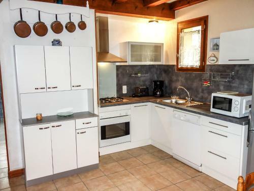 Holiday Home La Ch�taigneraie