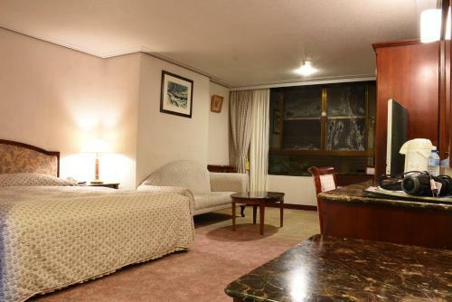 Honey Moon Hotel